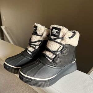 Sorel Black and Cream Cozy Boots